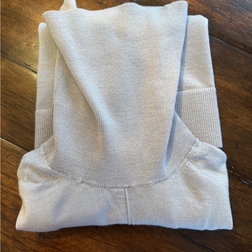 Stunning Banana Republic Light Lavender Turtleneck Sweater- XS - Picture 8 of 10